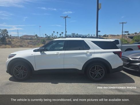 Used 2025 Ford Explorer ST-Line w/ Premium Package RWD image 8