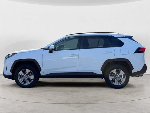 Used 2022 Toyota RAV4 XLE AWD/4WD image 2