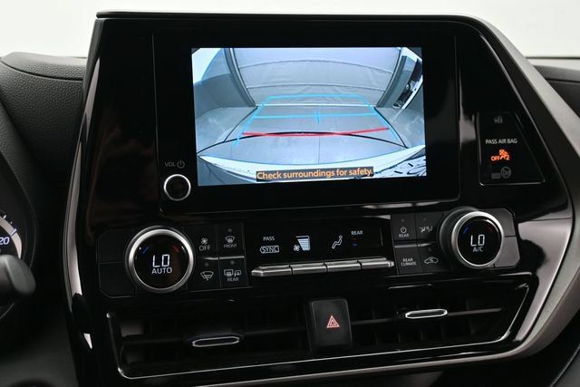 Used 2023 Toyota Highlander LE AWD/4WD image 25