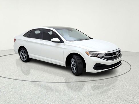 Used 2024 Volkswagen Jetta SE image 5