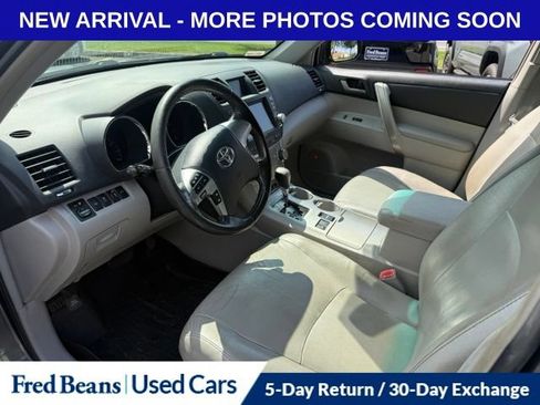 Used 2011 Toyota Highlander SE w/ Tow Pkg AWD/4WD image 10