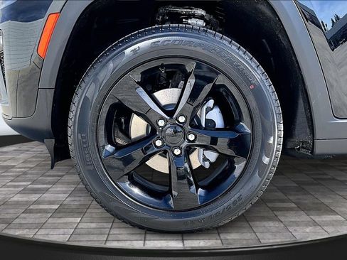 New 2026 Jeep Grand Cherokee Limited w/ Limited Altitude Package AWD/4WD image 32