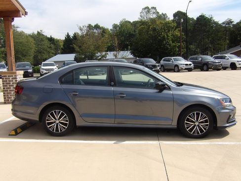 Used 2018 Volkswagen Jetta Wolfsburg Edition image 6