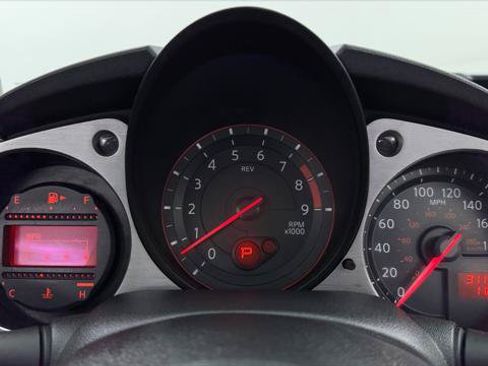 Used 2019 Nissan 370Z Touring Sport RWD image 22