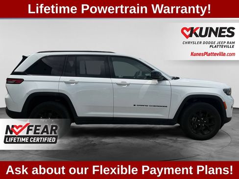 Used 2024 Jeep Grand Cherokee Altitude AWD/4WD image 11
