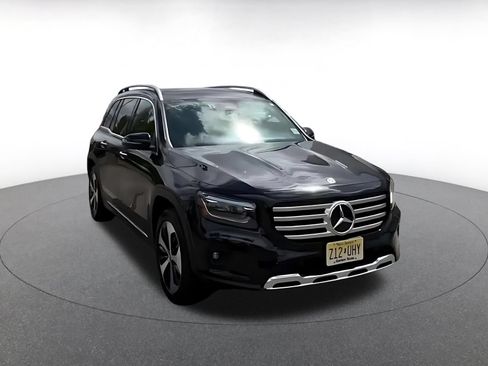 Used 2025 Mercedes-Benz GLB 250 4MATIC image 3