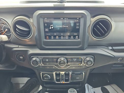 Used 2019 Jeep Wrangler Unlimited Sport S AWD/4WD image 17