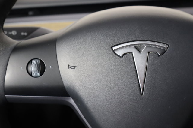 Used 2023 Tesla Model Y 2WD image 7