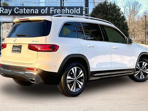 Used 2026 Mercedes-Benz GLB 250 4MATIC image 2