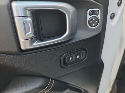 Used 2024 Jeep Wrangler Sahara AWD/4WD image 18