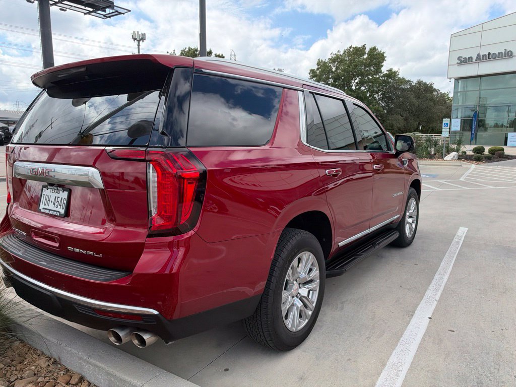 Used 2023 GMC Yukon Denali AWD/4WD image 10