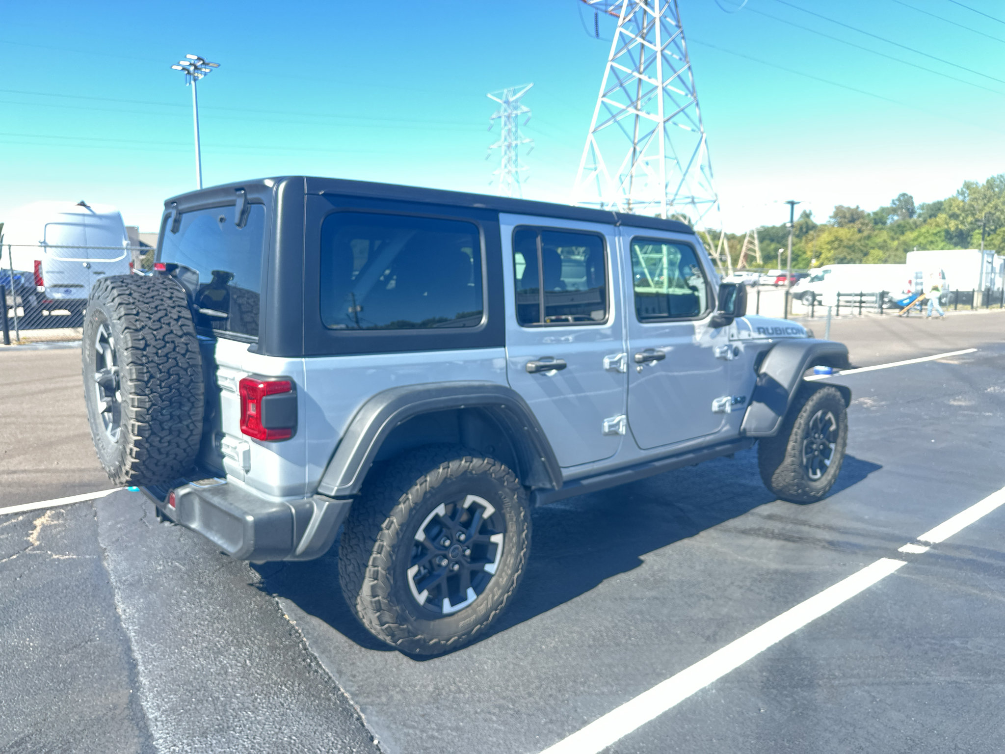 Used 2024 Jeep Wrangler Unlimited Rubicon 4xe w/ Convenience Group AWD/4WD image 5
