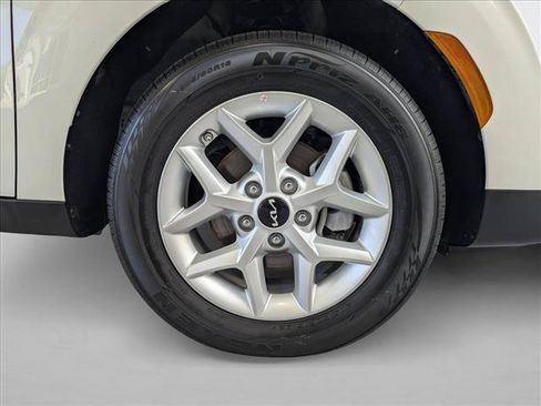 Used 2025 Kia Soul LX w/ LX Technology Package FWD image 21
