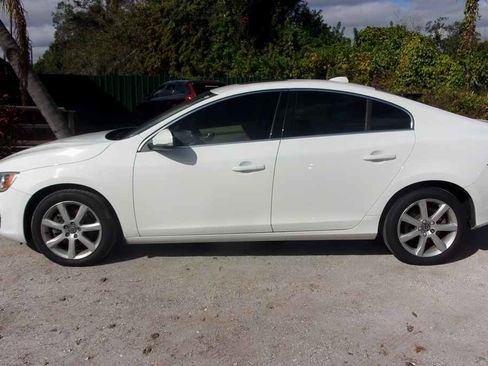 Used 2016 Volvo S60 T5 Premier image 5