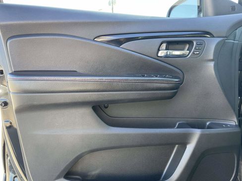 Used 2021 Honda Pilot Black Edition image 6