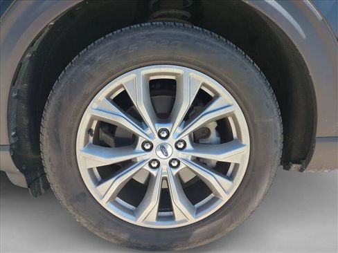 Used 2023 Ford Explorer XLT w/ Equipment Group 202A image 19