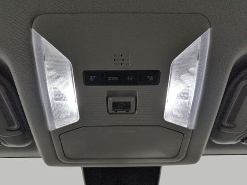 Used 2025 Toyota RAV4 XLE AWD/4WD image 18