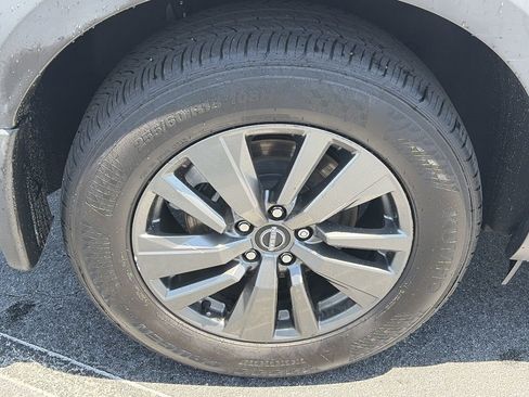 Used 2022 Nissan Pathfinder SV w/ SV Premium Package FWD image 9
