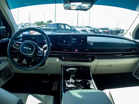 Used 2025 Kia Carnival SX Prestige image 14