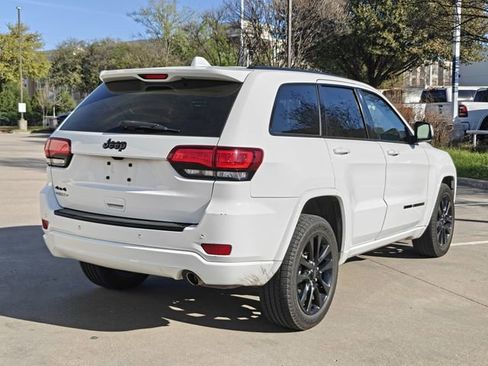 Certified 2017 Jeep Grand Cherokee Altitude image 3