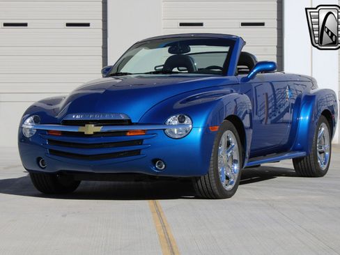 Used 2006 Chevrolet SSR w/ Preferred Equipment Group image 4
