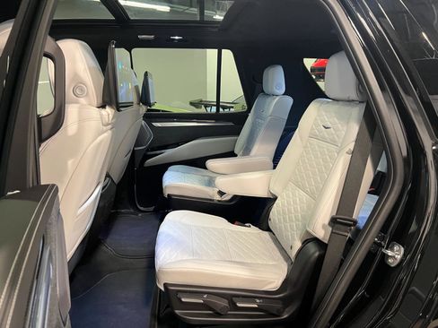 Used 2026 Cadillac Escalade V w/ LPO, ONYX Package image 31