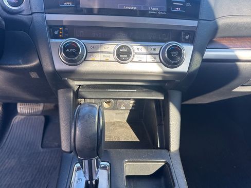 Used 2017 Subaru Outback 2.5i Limited image 12