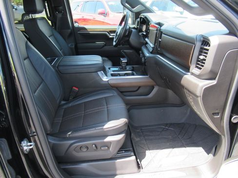 Certified 2024 Chevrolet Silverado 1500 High Country w/ High Country Premium Package AWD/4WD image 10