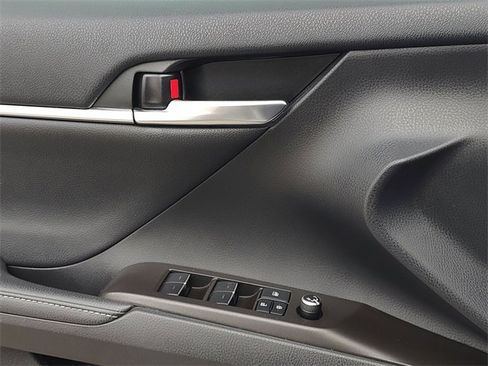 Used 2022 Toyota Camry XSE image 28