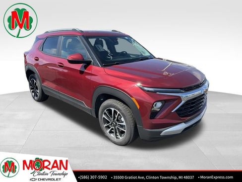 Used 2025 Chevrolet TrailBlazer LT AWD/4WD image 1