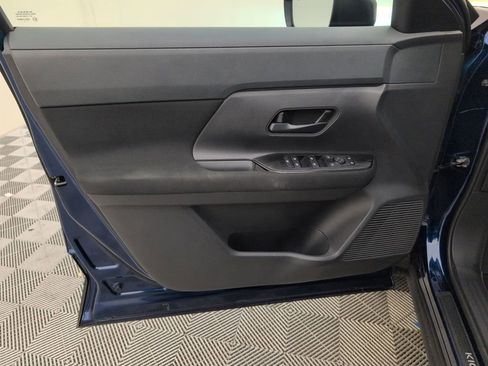 Used 2025 Nissan Kicks S image 38