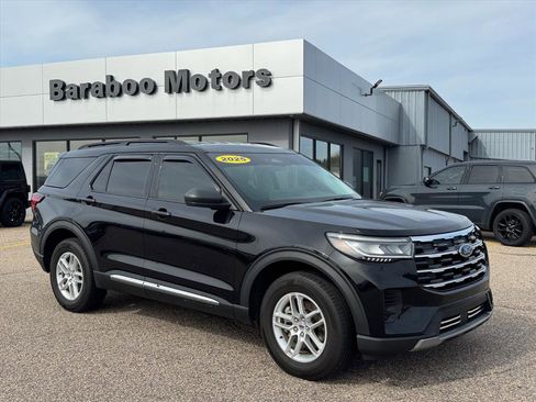 Used 2025 Ford Explorer Active AWD/4WD image 1