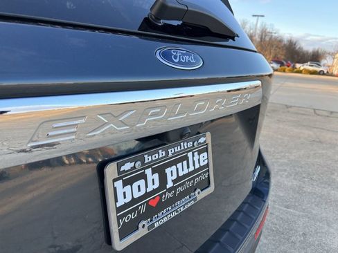 Used 2023 Ford Explorer XLT image 32