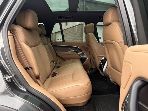 Used 2025 Land Rover Range Rover SE AWD/4WD image 33