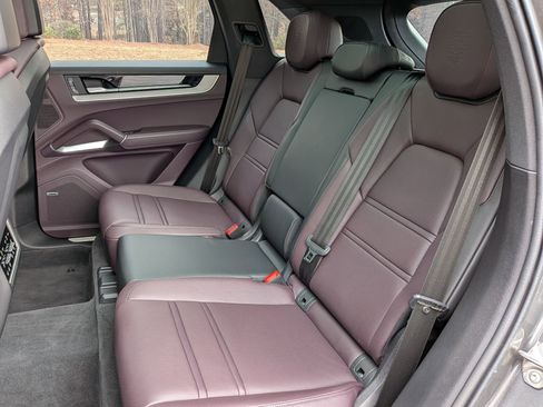 Certified 2025 Porsche Cayenne Coupe AWD/4WD image 32