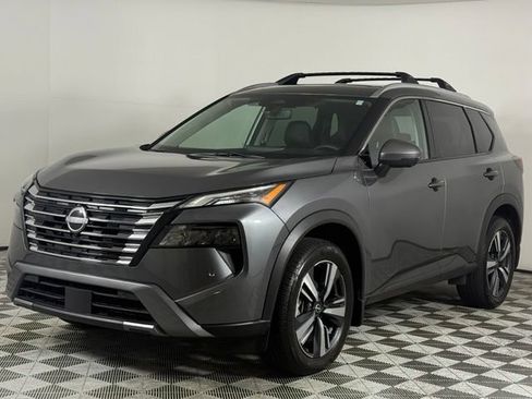 Used 2024 Nissan Rogue SL w/ SL Premium Package FWD image 2