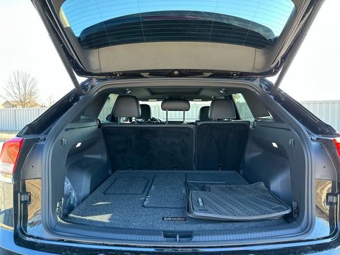 Used 2024 Volkswagen Atlas Cross Sport SE w/ Panoramic Sunroof Package image 22