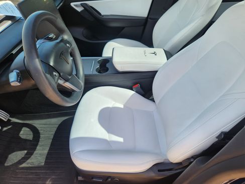 Used 2022 Tesla Model Y Performance AWD/4WD image 10