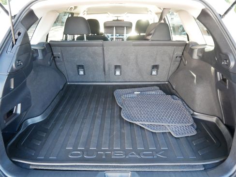 Used 2019 Subaru Outback 2.5i Premium image 10