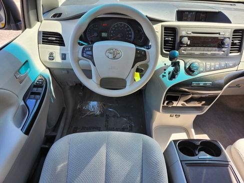 Used 2014 Toyota Sienna LE image 12