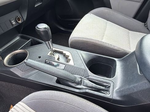 Used 2013 Toyota RAV4 XLE image 18