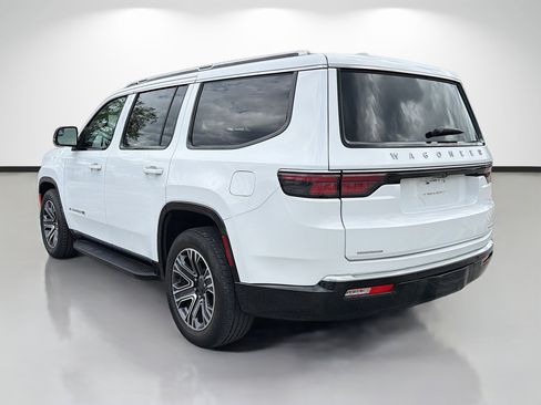 Used 2023 Jeep Wagoneer Series II AWD/4WD image 5