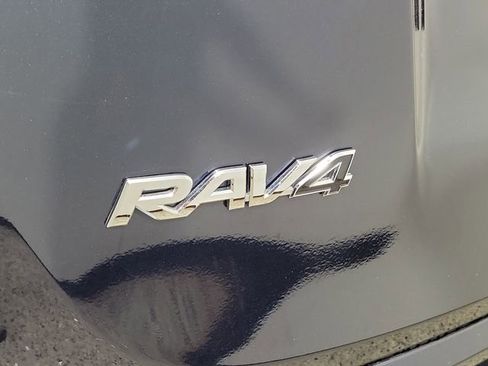 Used 2018 Toyota RAV4 SE AWD/4WD image 9