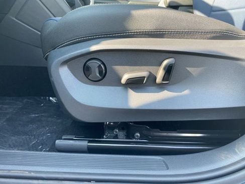 New 2025 Volkswagen Taos SEL AWD/4WD image 29
