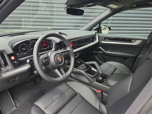 New 2026 Porsche Cayenne E-Hybrid image 4