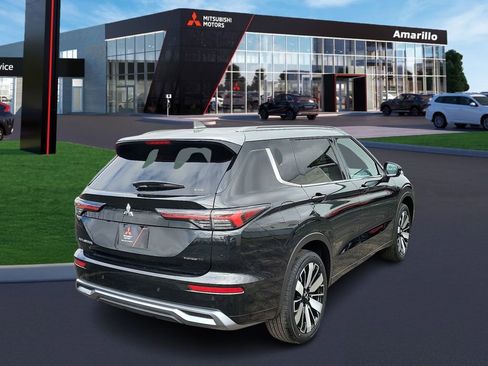New 2025 Mitsubishi Outlander AWD image 3