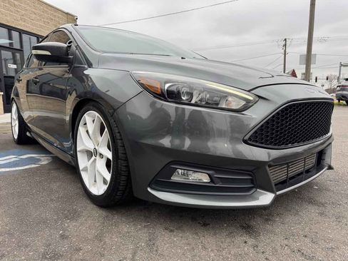 Used 2017 Ford Focus ST w/ Equipment Group 401A image 4