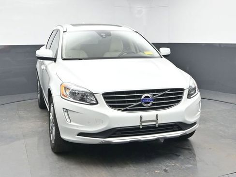 Used 2016 Volvo XC60 T6 w/ Proximity Package image 2
