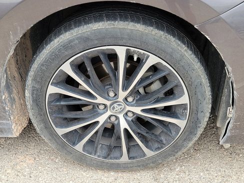 Used 2018 Toyota Camry SE FWD image 5