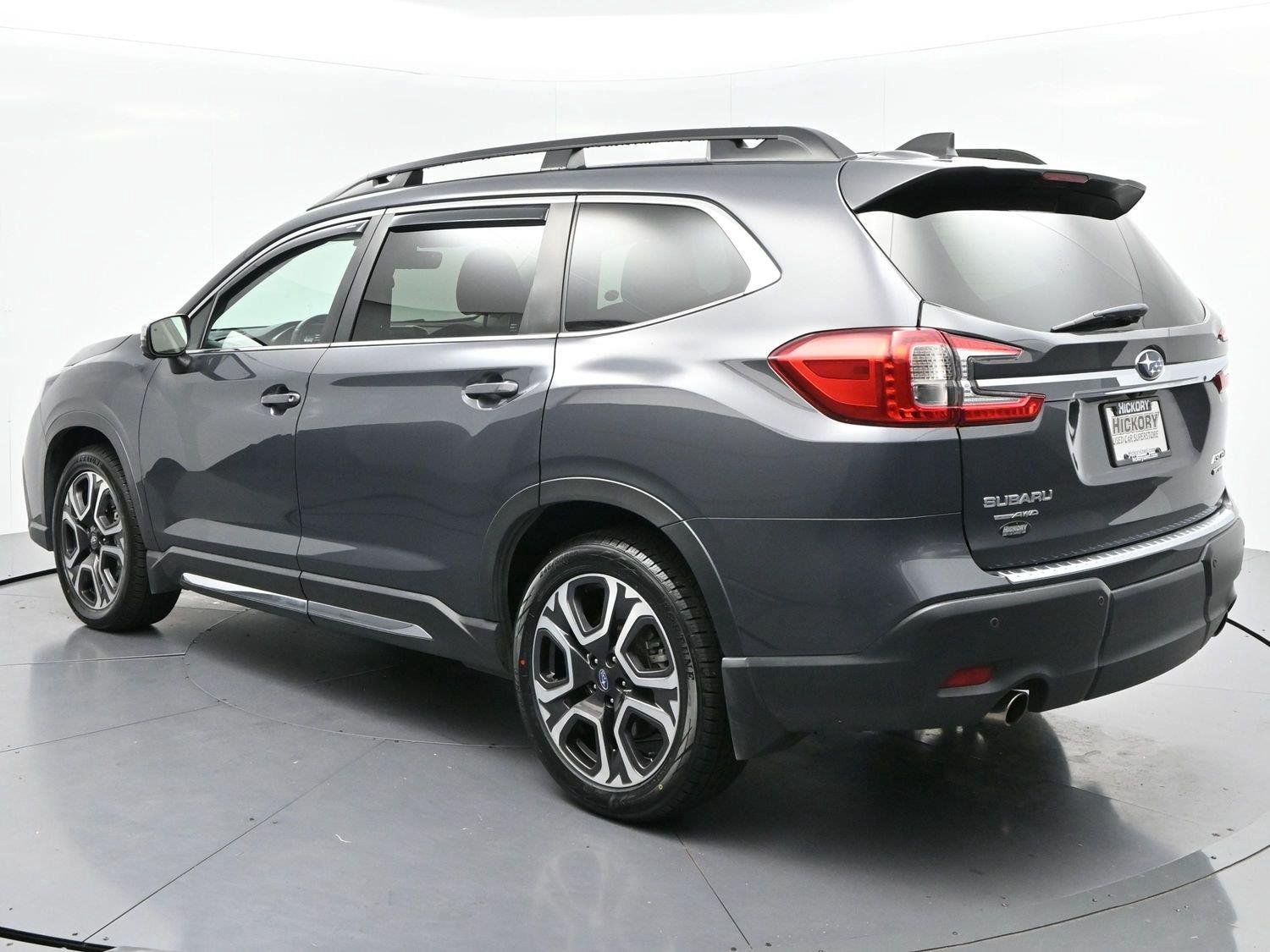 Used 2023 Subaru Ascent Limited w/ Technology Package AWD/4WD image 5